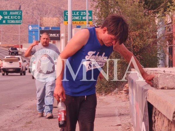 La impotencia de unos padres: siguen a su hijo golpeado por las calles tras negarse a recibir ayuda