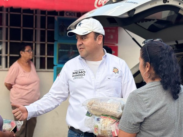Memo Ramírez visita la colonia Ampliación Juárez en Parral