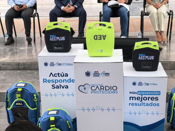 Entrega alcalde desfibriladores para la atención de emergencias cardiacas