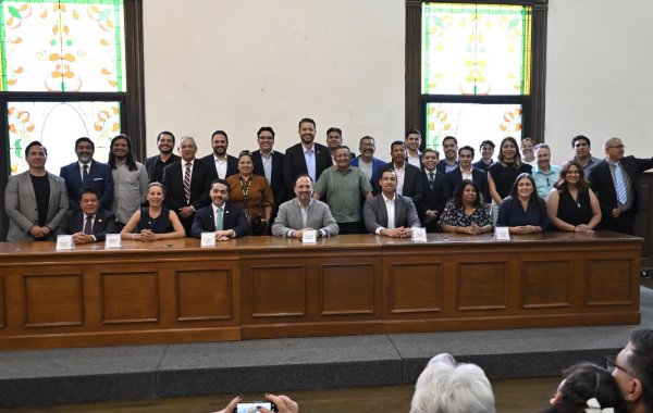 Santiago De la Peña toma protesta a la nueva mesa directiva del Círculo de Comunicadores del Deporte de Chihuahua