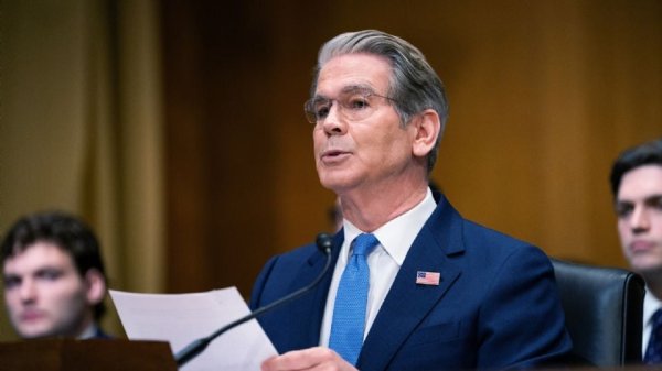EU emite aviso a bancos para identificar cuentas de migrantes tras orden ejecutiva de Trump