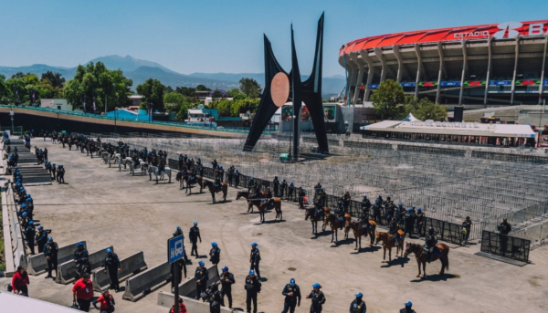 La CNTE amaga con llevar sus protestas al AICM y al estadio CDMX la siguiente semana