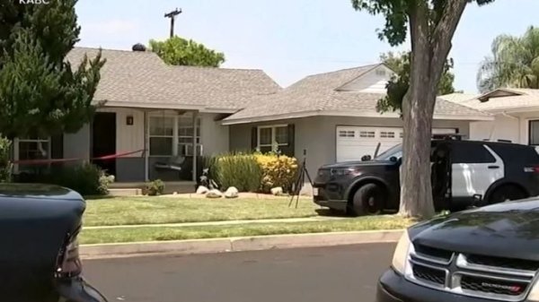 Policía arresta a hijo de novia de James Handy por muerte por apuñalamiento del actor