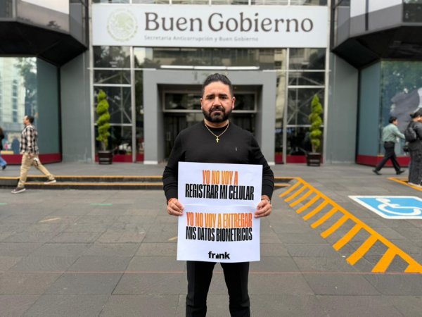 Francisco Sánchez denuncia a compañías telefónicas ante la Secretaría Anticorrupción por ilegal registro de celulares
