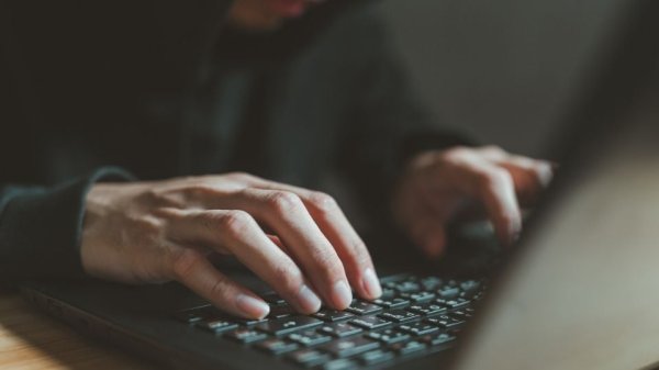 Detienen en Guanajuato a hombre acusado de vender pornografía infantil en internet tras una alerta del FBI