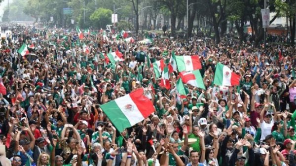 Miles intentan establecer el Récord Guinness de la “ola más grande del mundo”