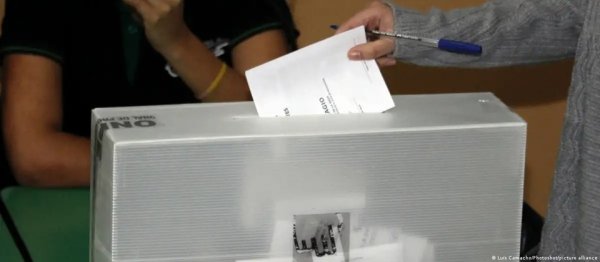 Se abren las urnas en Perú para elegir nuevo presidente