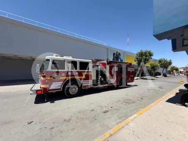 Fuerte olor a gas provoca evacuación de tienda Coppel en Plaza Vallarta