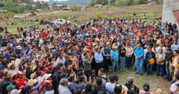 Pobladores de Atlixtac retienen a funcionarios y obligan al gobierno a construir hospital