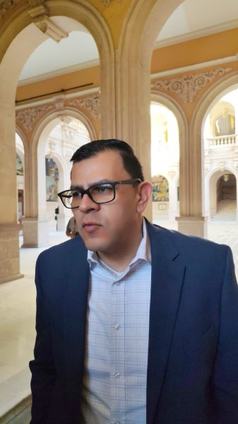 Investiga FGE aparición de narcomantas en la capital