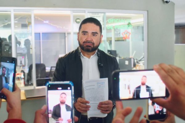 Llevará Francisco Sánchez amparos gratuitos contra curp biométrica y registro de celulares a Parral