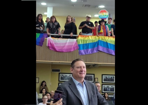 Advierte Olson freno legislativo a matrimonio igualitario, va por consulta y prohibir adopción a LGBT