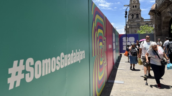 Vallas del Fan Fest aíslan a comerciantes del Centro de Guadalajara; denuncian pérdidas por obras