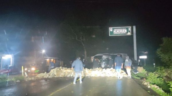 Médico del Hospital Civil de Morelia es reportado como desaparecido tras viaje en carretera; familiares protestan con bloqueo