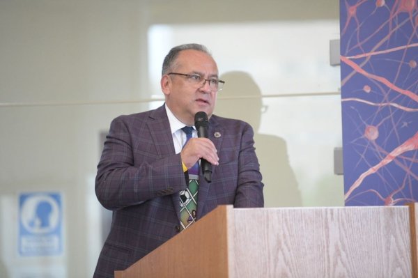 Rinde FMyCB-UACH homenaje al doctor Julio Ornelas Küchle, pionero de la educación médica en Chihuahua