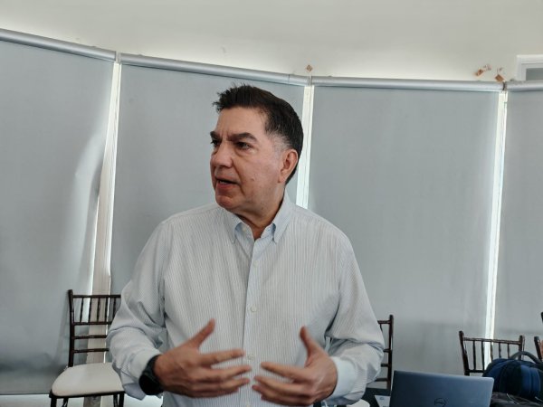 Borunda, más que dedicatoria, advierte que reforma electoral del PAN infiere en la vida de los partidos