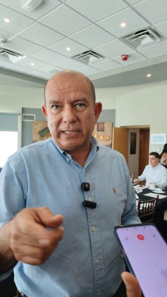 Responderé por escrito, ellos escogieron la forma, yo me adaptó: Estrada sobre Poniente 5