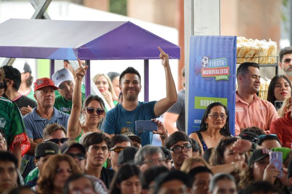 Se reúnen familias chihuahuenses en la Plaza del Ángel para vivir la Fiesta Mundialista 2026