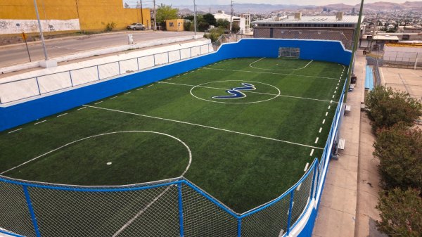 Registra avance de 50% la rehabilitación de cancha de futbol rápido en colonia Rosario