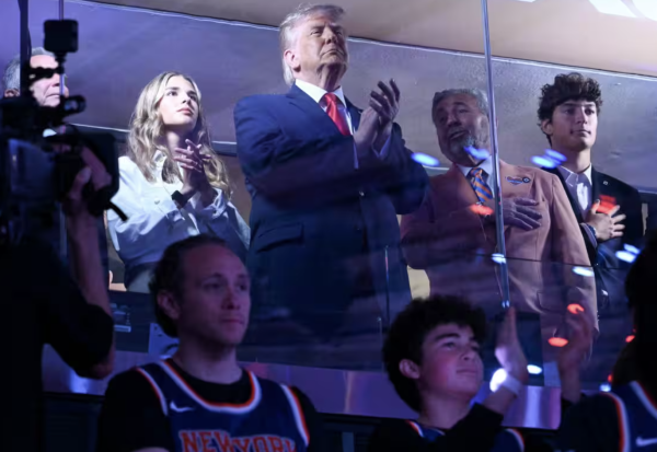 Renuncia Héctor Contreras, director del SAT en Quintana Roo, tras ser captado en partido de la NBA