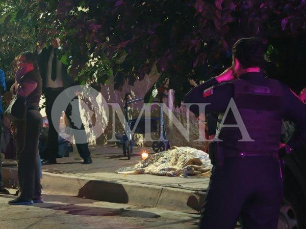 Muere mujer al exterior de su vivienda en la Plan de Ayala