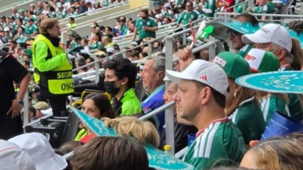 Captan a exesposo de Marina del Pilar en el partido inaugural del Mundial en el Estadio Azteca
