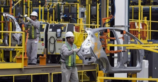 Industria mexicana retoma dinamismo en abril impulsada por la construcción