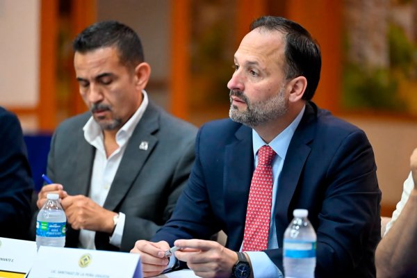Participa Santiago De la Peña en sesión del Consejo Consultivo de Vialidad y Tránsito