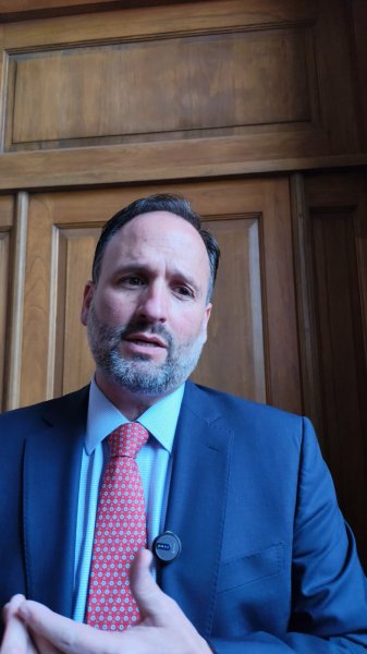 Sería muy grave que funcionarios financien manifestaciones contra la Gobernadora: Santiago De la Peña