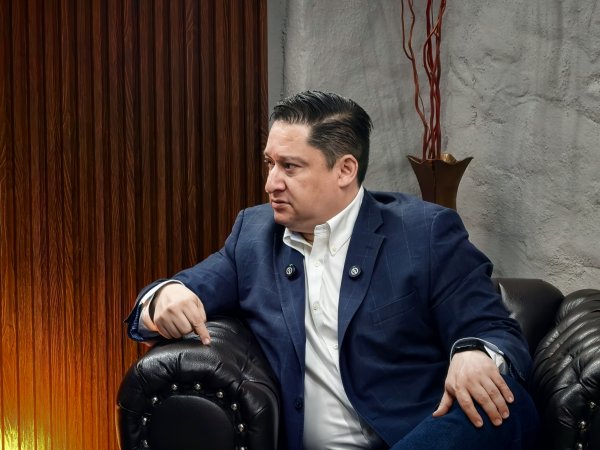 Liderazgo de Daniela Álvarez “honesto y exigente”: Alfredo Chávez