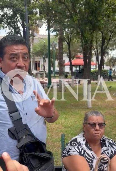 Intenta acompañante de líderes de colonia agredir a reportero en Plaza Hidalgo
