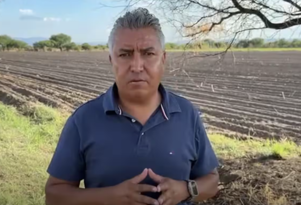 Acusan a edil de Morena de festejar con alcohol en oficinas públicas y retener a denunciantes