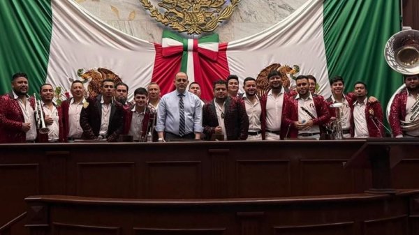 Diputado local del PT invita a banda a cantar el 