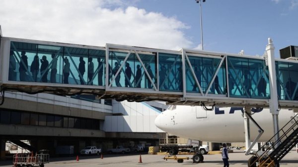Regresan a Venezuela 120 migrantes en un vuelo de repatriación desde Estados Unidos