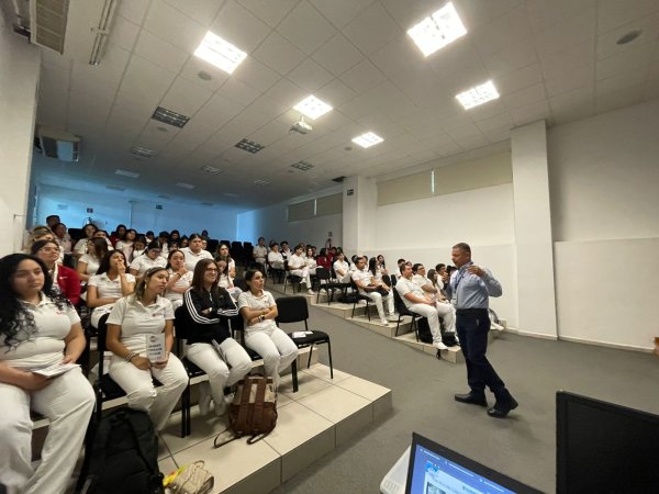 Capacita Coespris a estudiantes de Medicina para fortalecer acciones preventivas