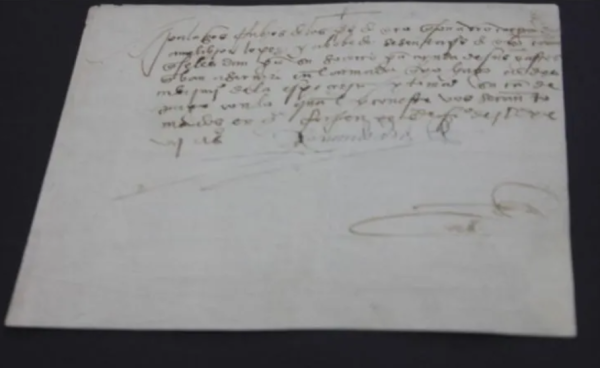 México recupera documento firmado por Hernán Cortés robado hace 30 años