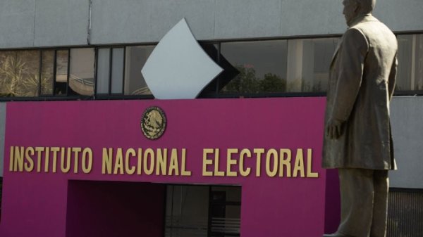 Dos aliados de Morena y dos de oposición buscarán en el INE su registro como partido político