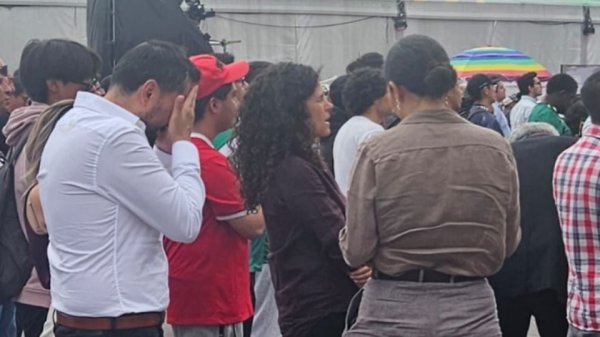 En horas de trabajo, fiscal de CDMX arma salida familiar para ver el futbol en el Zócalo capitalino