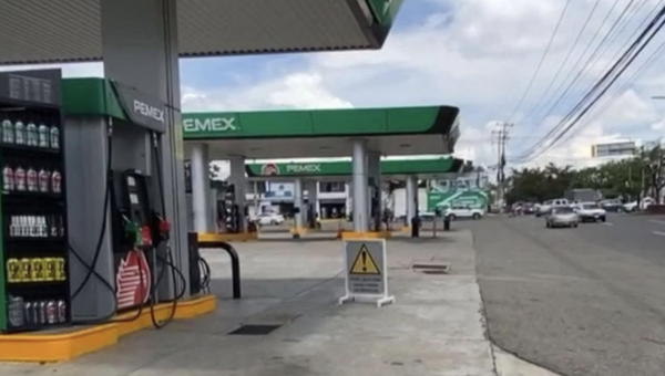 Cierran 16 gasolineras de Oaxaca por desabasto ante bloqueo de la CNTE en planta de Pemex