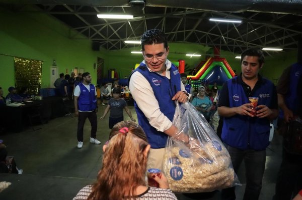 Lleva Rafa Loera diversión y comedor móvil de NutriChihuahua a la colonia Diego Lucero