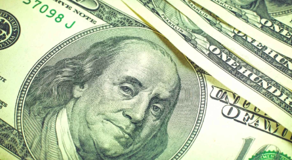 Peso mexicano retrocede por fortalecimiento del dólar tras anuncio de la Fed