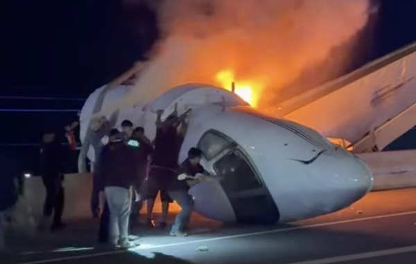 Reportan un muerto en avioneta que se estrelló en carretera de Laredo, Texas
