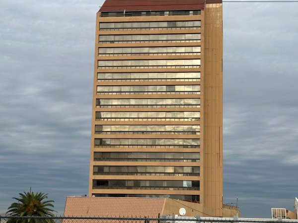 Viernes; con una máxima de 34°C y cielo mayormente nublado