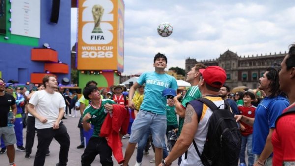 Fan fest del Zócalo permitirá paso a 55 mil aficionados para ver el México-Corea, no a 100 mil