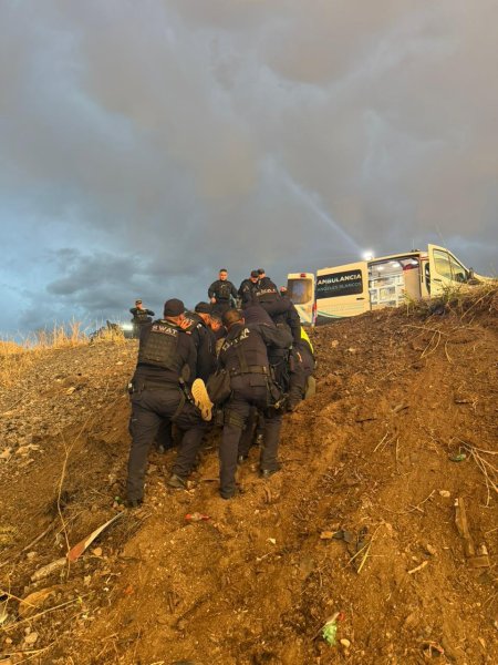 Rescata SSPE a conductor tras volcadura en carretera Chihuahua-Cuauhtémoc