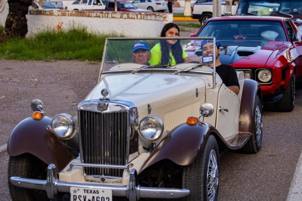 Este viernes en Meoqui desfile de autos clásicos y candidatas a reina de la Feria San Pedro y San Pablo 2026