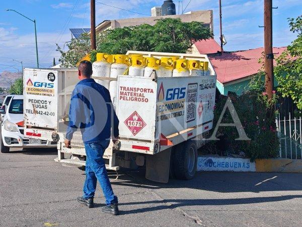 Camión repartidor se queda sin frenos y se impacta contra vivienda en la colonia Campesina