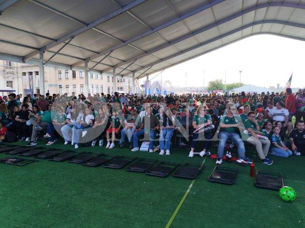 Más de 3 mil chihuahuenses acuden al Ángel para ver el partido México vs. Corea