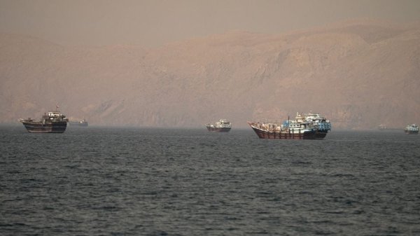Aumenta el tránsito de petróleo por el estrecho de Ormuz tras firma de acuerdo entre EU e Irán