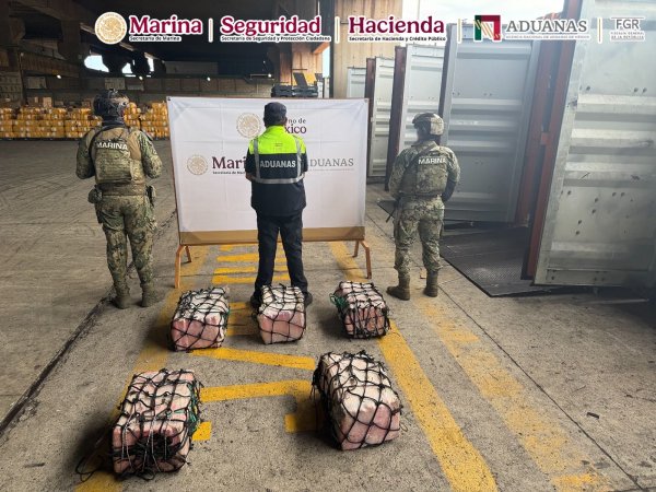 Detienen a cinco ecuatorianos y decomisan 137 kilos de cocaína en las costas de Michoacán